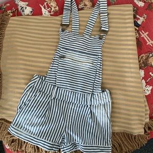 🤠White n blue stripe overall shorts